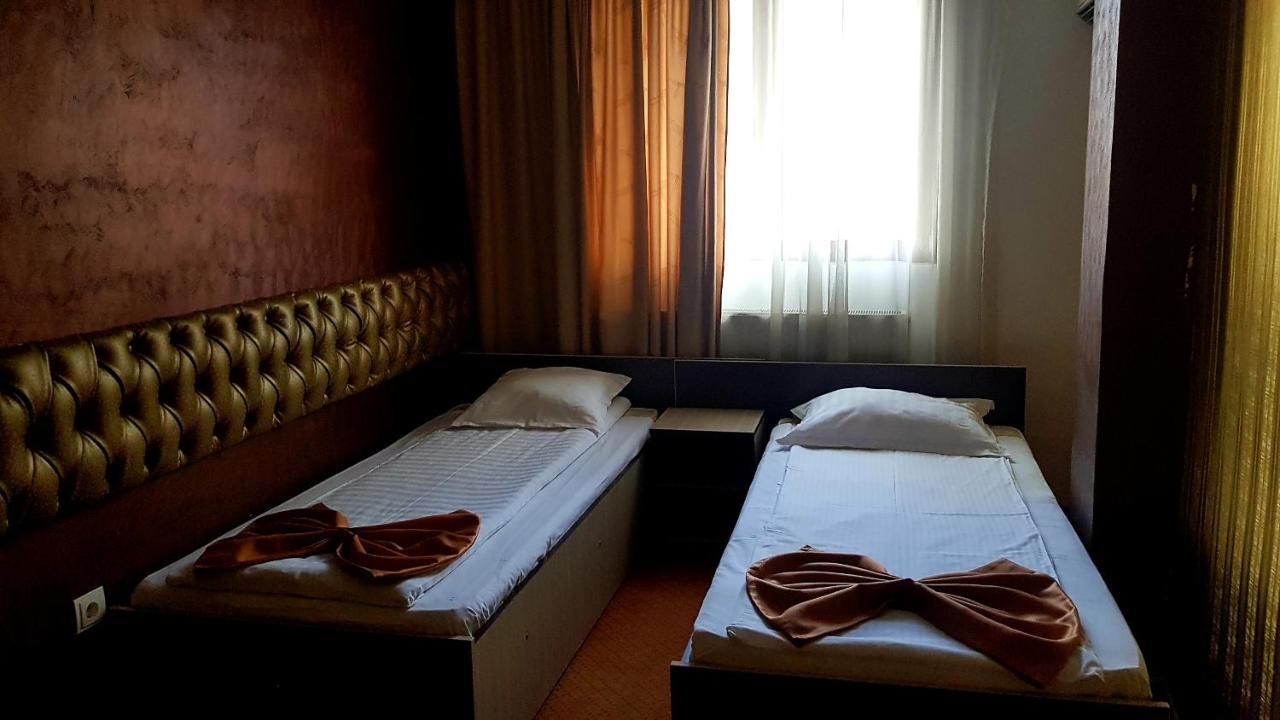Asia Hotel Тыргу-Жиу Экстерьер фото