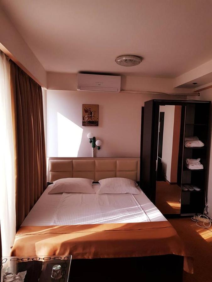 Asia Hotel Тыргу-Жиу Экстерьер фото