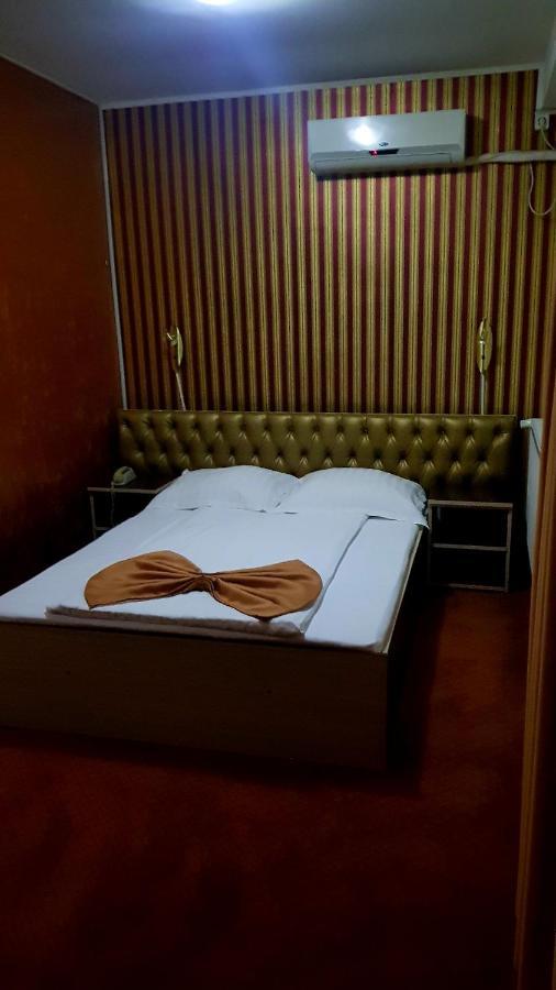 Asia Hotel Тыргу-Жиу Экстерьер фото