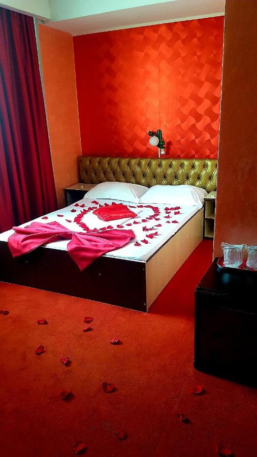 Asia Hotel Тыргу-Жиу Экстерьер фото