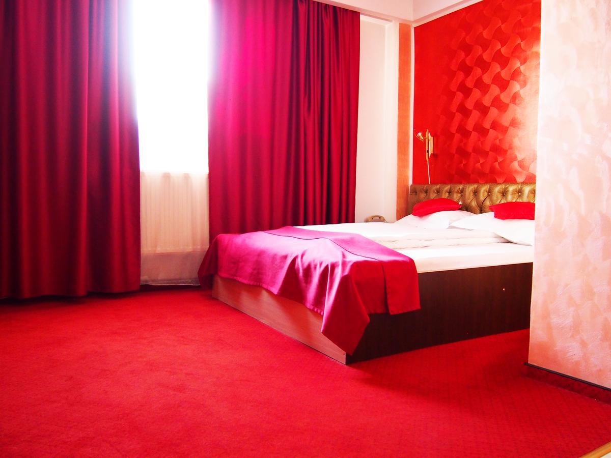 Asia Hotel Тыргу-Жиу Экстерьер фото