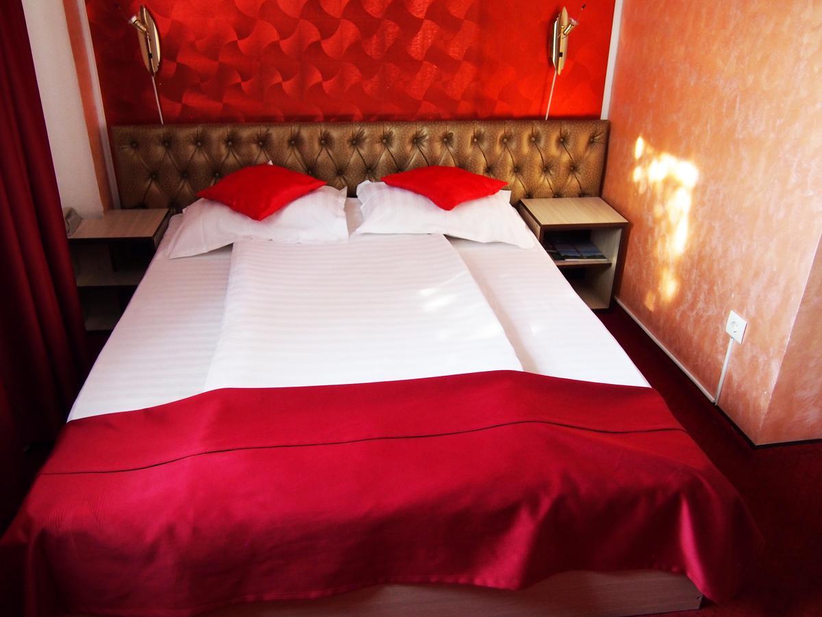 Asia Hotel Тыргу-Жиу Экстерьер фото