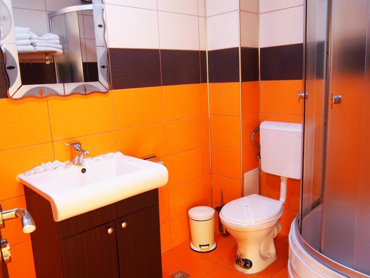 Asia Hotel Тыргу-Жиу Экстерьер фото