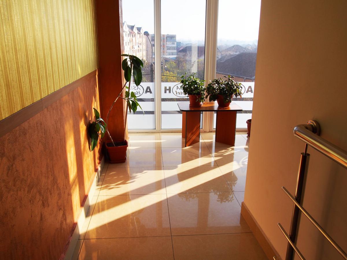 Asia Hotel Тыргу-Жиу Экстерьер фото