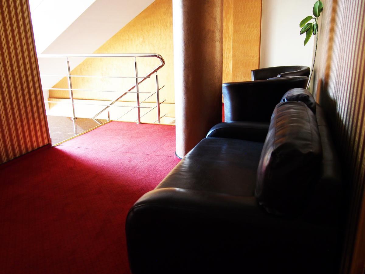Asia Hotel Тыргу-Жиу Экстерьер фото