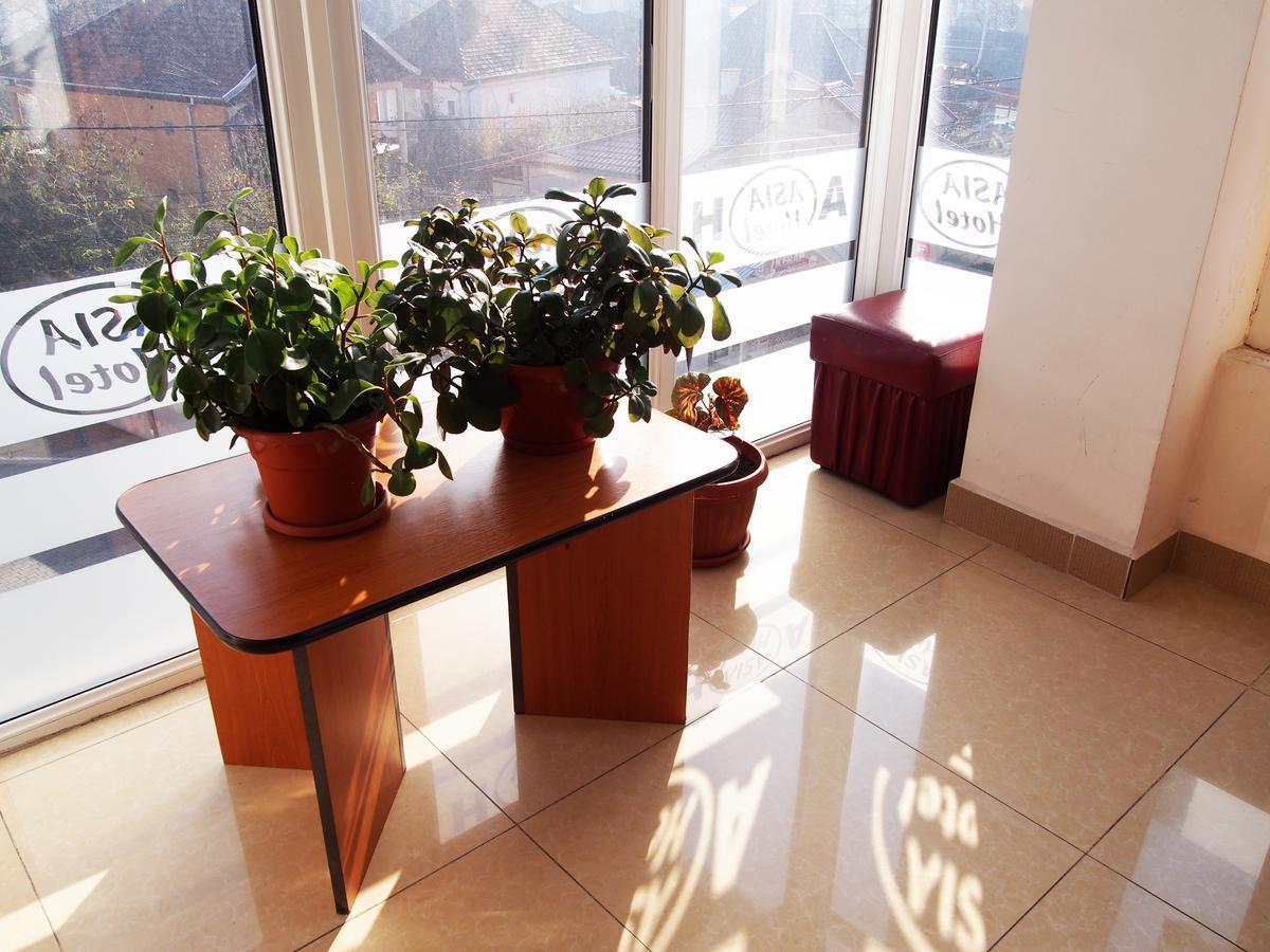 Asia Hotel Тыргу-Жиу Экстерьер фото