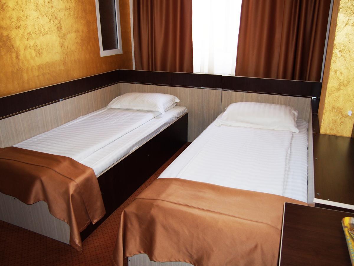 Asia Hotel Тыргу-Жиу Экстерьер фото