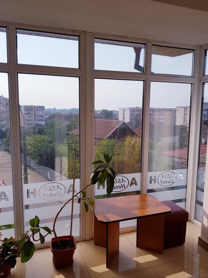 Asia Hotel Тыргу-Жиу Экстерьер фото